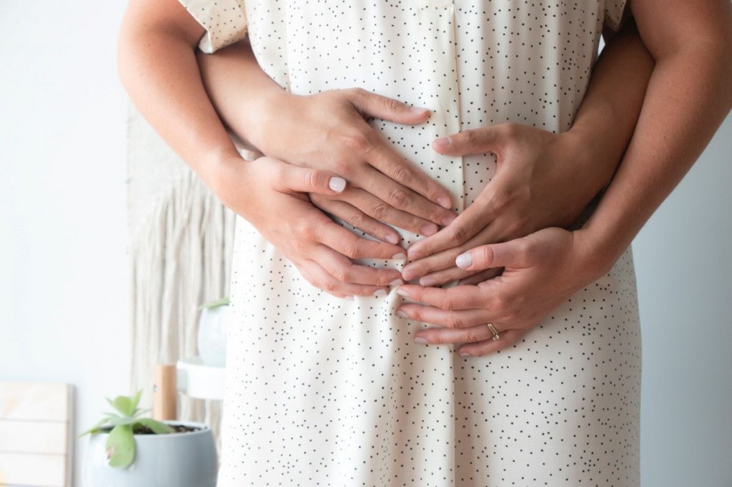 Почему тянет живот на ранних сроках беременности?