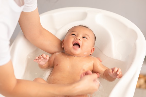 Можно ли показывать ребенка до крещения – разбираемся в сути традиции