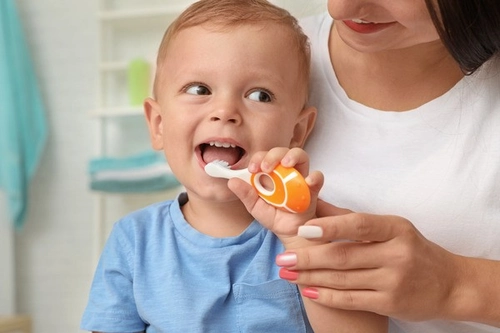 Детская зубная щетка Image #1