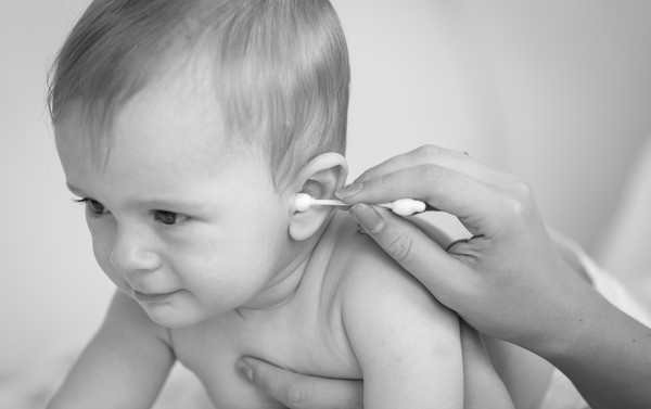 Можно ли чистить уши ребёнку