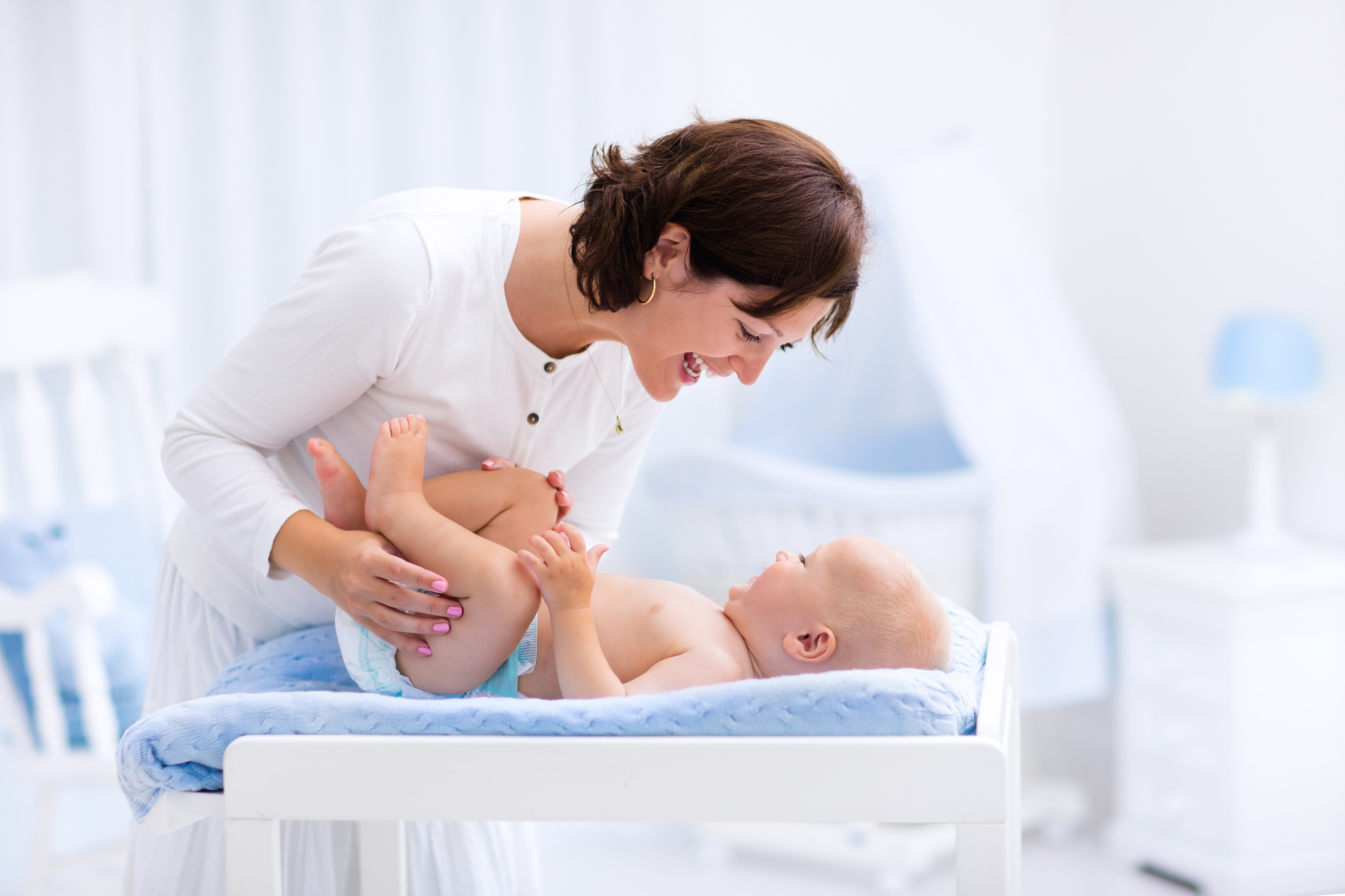 Как менять подгузник новорожденному