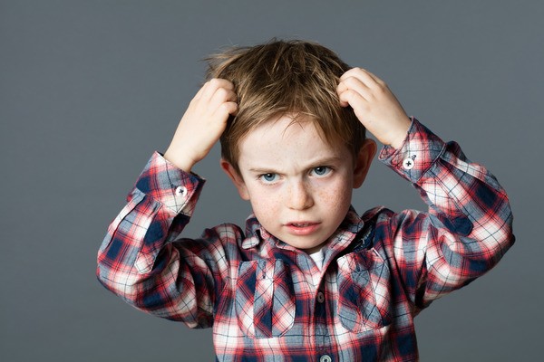 Нервный тик у ребенка: что делать родителям?