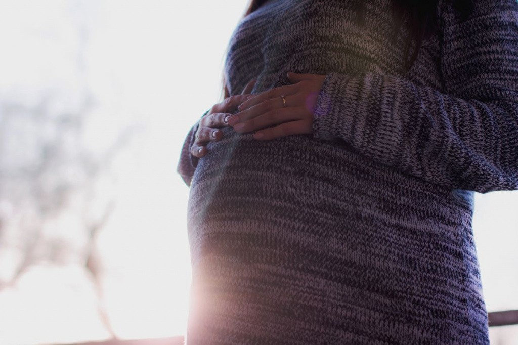 Первая неделя беременности после зачатия: ощущения, УЗИ плода, задержка месячных, боли в животе